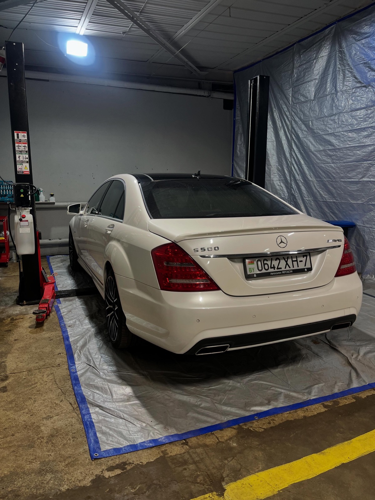 Mercedes-Benz S500 на обработке в мастерской